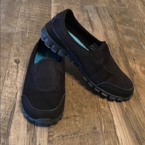 Sketchers memory foam size 6